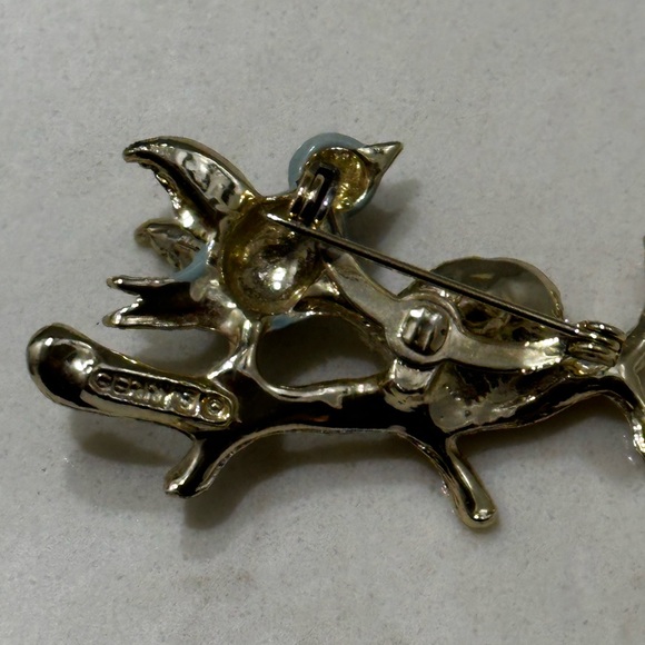 Vintage Gerrys Brooch Pin Bird With Nest Faux Pearl Eggs Signed - Picture 8 of 10